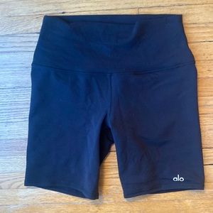 ALO yoga black short